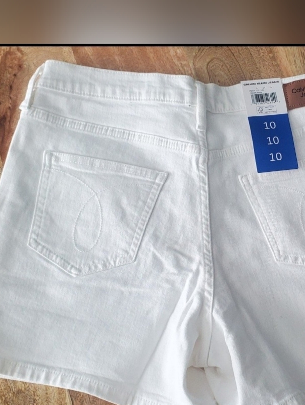 NEW Women's 10 Calvin Klein White Demin Shorts - Picture 3 of 3